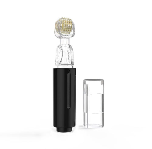MicroLuxe Derma-Roller in Schwarz mit goldenem Mikronadel-Rollkopf und transparenter Schutzkappe